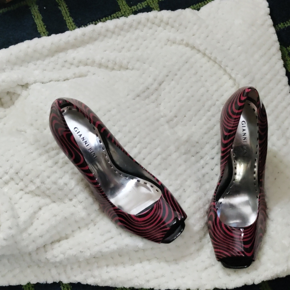 Gianni Bini heels  size 8